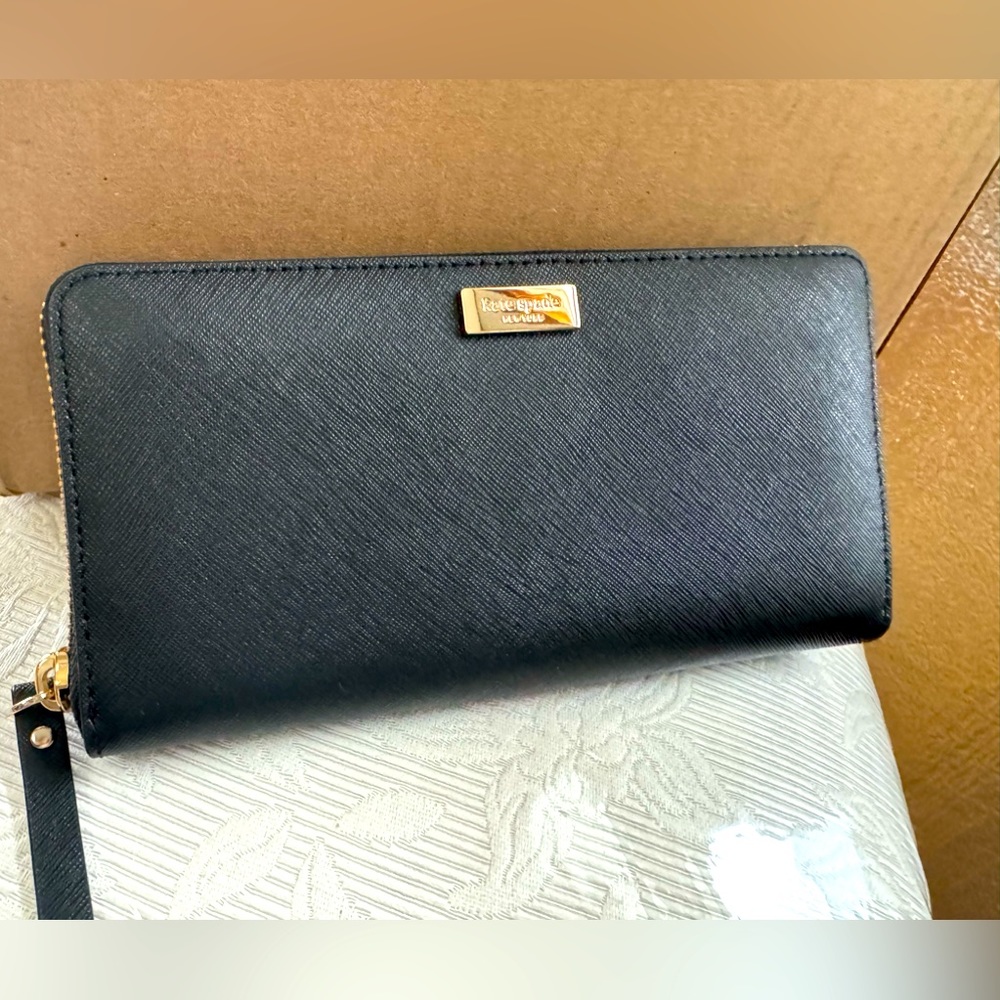 Kate spade laurel way Neda black wallet